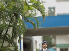 हरियाणा के भाजपा विधायक को सेवानिवृत्त कप्तान ने दी चेतावनी indian army officer in uniform walking outdoors