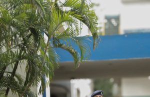 हरियाणा के भाजपा विधायक को सेवानिवृत्त कप्तान ने दी चेतावनी indian army officer in uniform walking outdoors