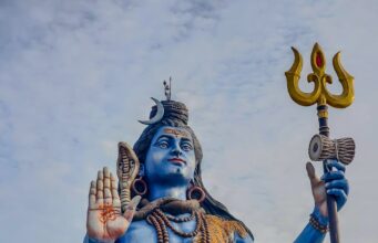 शिवरात्रि के लिए काशीपुर में मांस की दुकानें 11-15 फरवरी तक बंद; उत्तराखंड प्रतिबंध majestic shiva statue in pokhara nepal